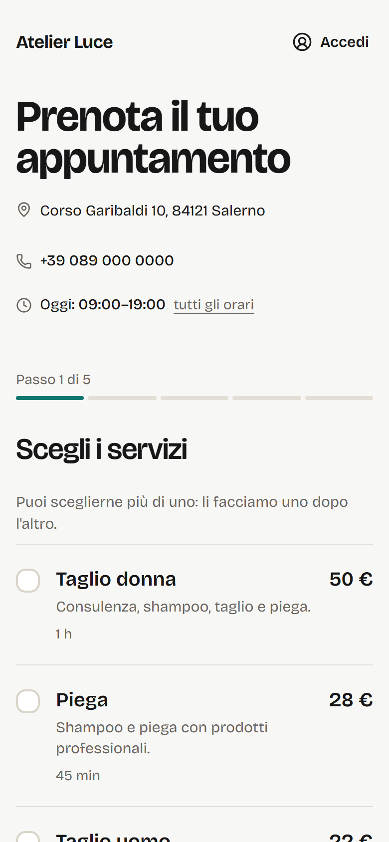 La pagina di prenotazione del salone sul telefono: indirizzo, orari e scelta dei servizi
